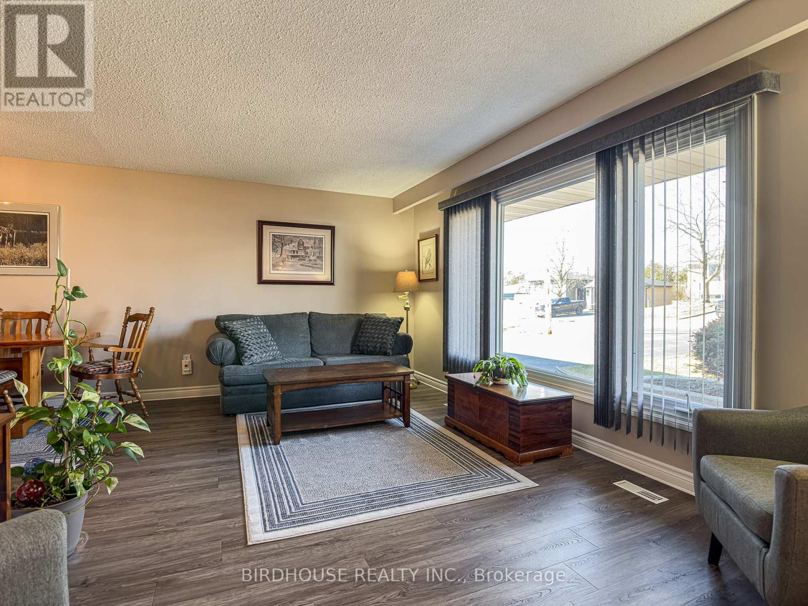 18 Mohawk Drive, Kawartha Lakes, Ontario  K9V 0J6 - Photo 7 - X12935928