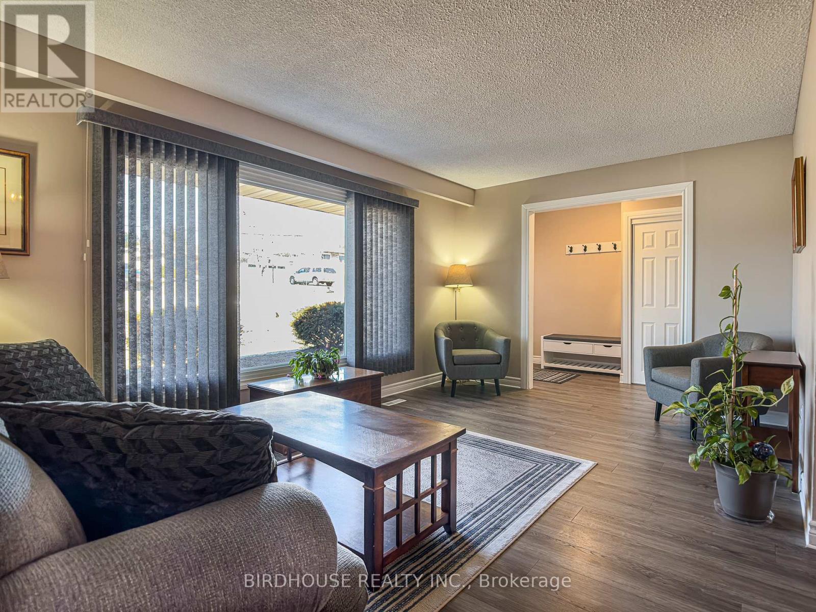 18 Mohawk Drive, Kawartha Lakes, Ontario  K9V 0J6 - Photo 8 - X12935928