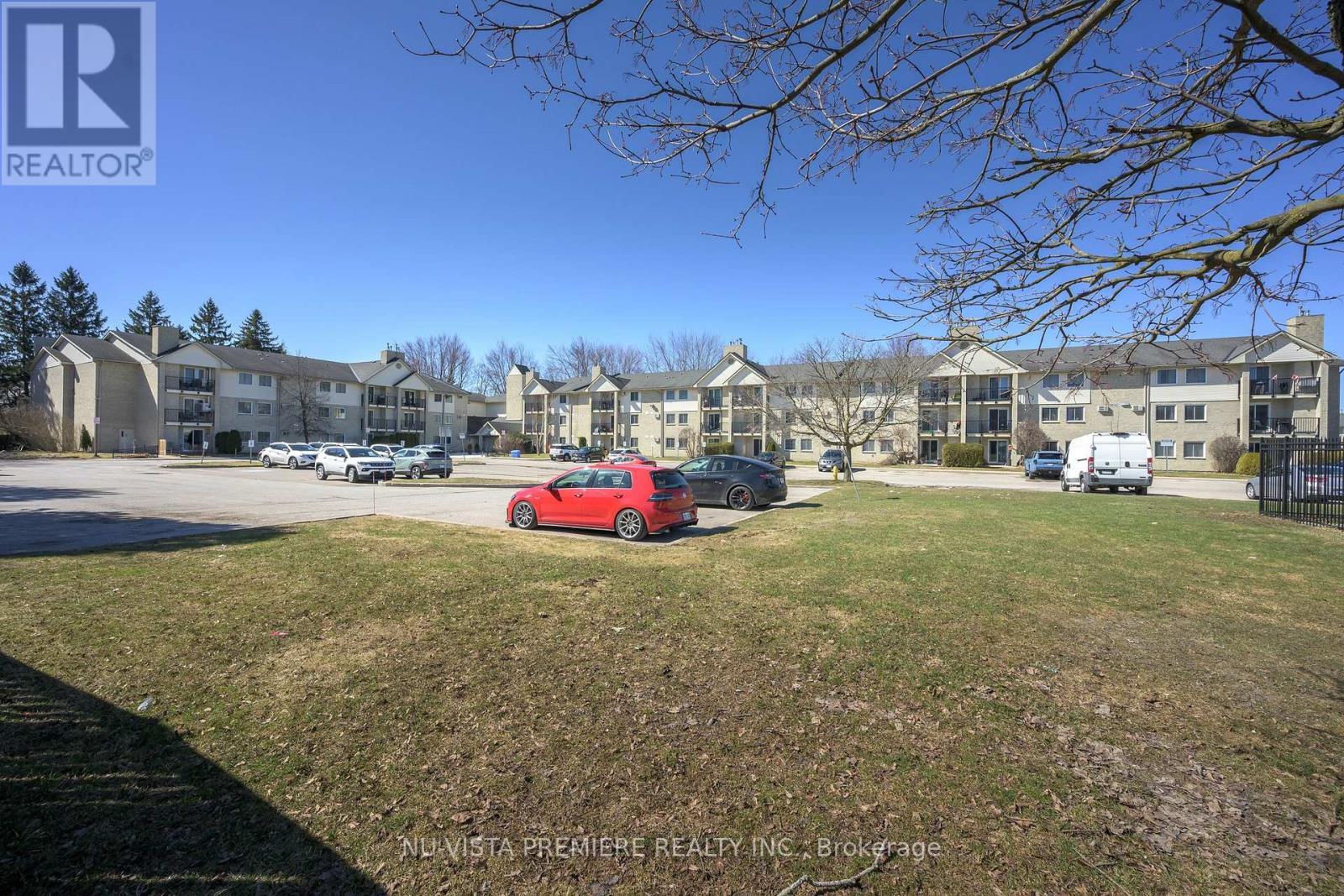 119 - 725 Deveron Crescent, London South, Ontario  N5Z 4X3 - Photo 2 - X12935700