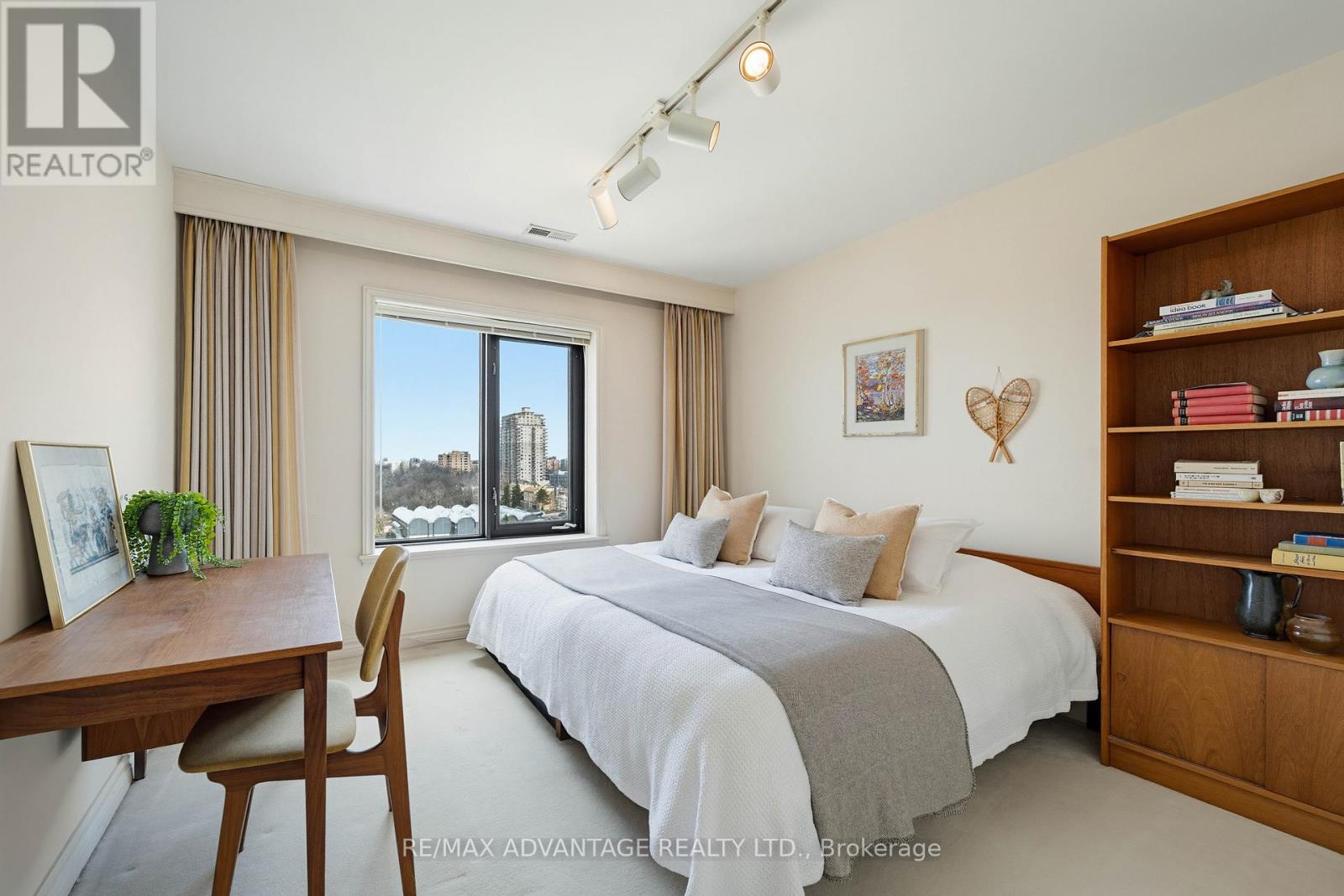 1101 - 19 King Street, London East, Ontario  N6A 5N8 - Photo 26 - X12935956