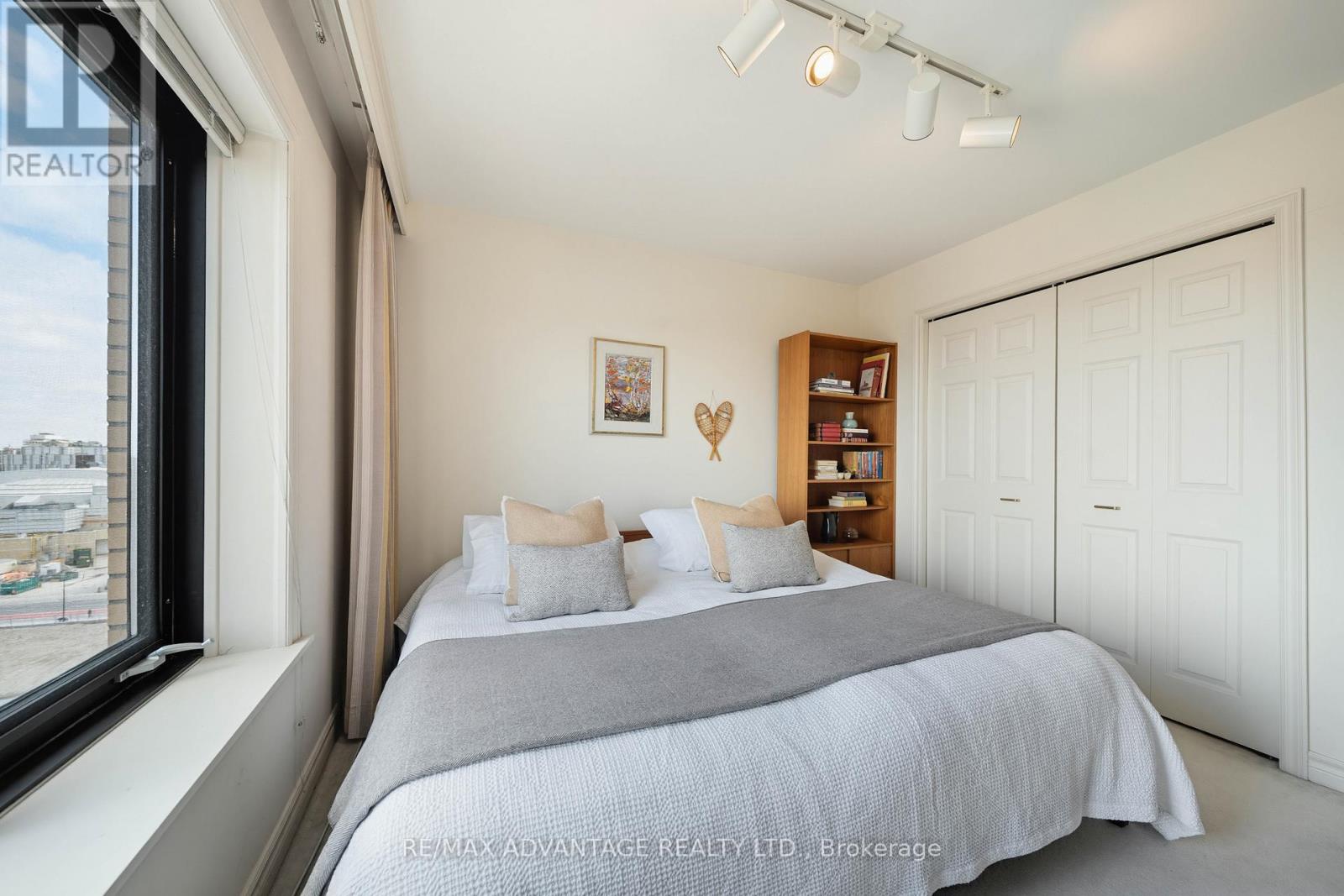 1101 - 19 King Street, London East, Ontario  N6A 5N8 - Photo 27 - X12935956