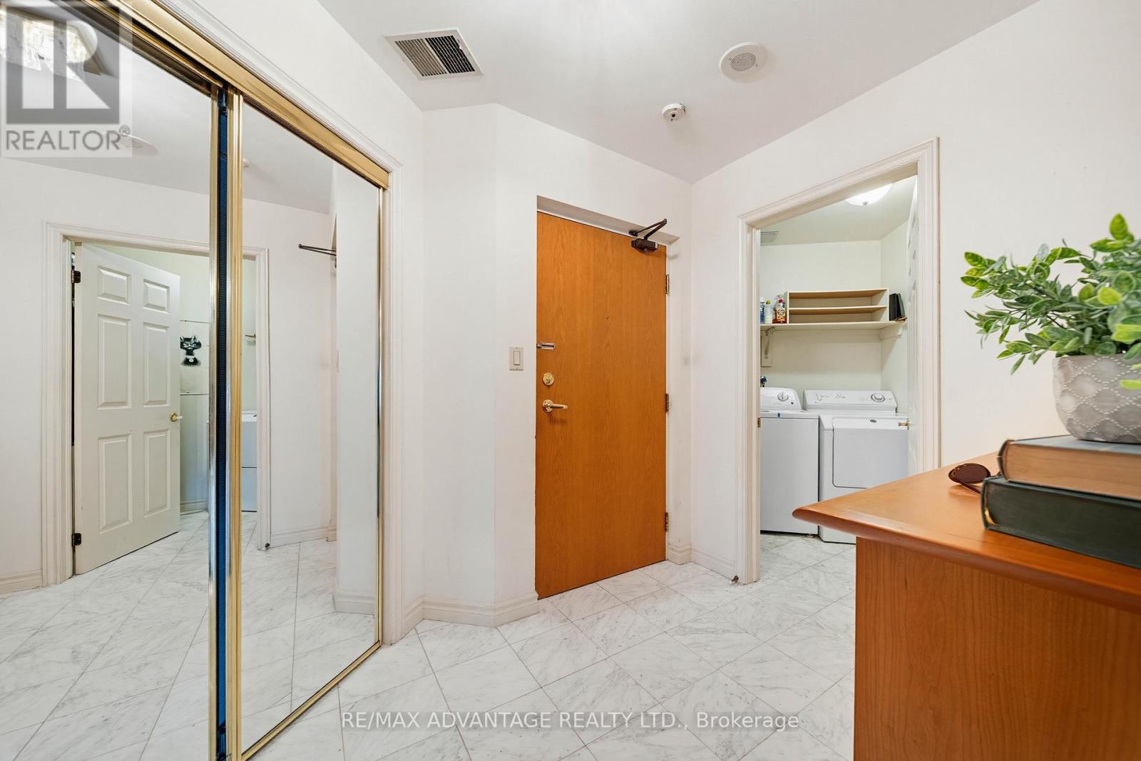 1101 - 19 King Street, London East, Ontario  N6A 5N8 - Photo 37 - X12935956