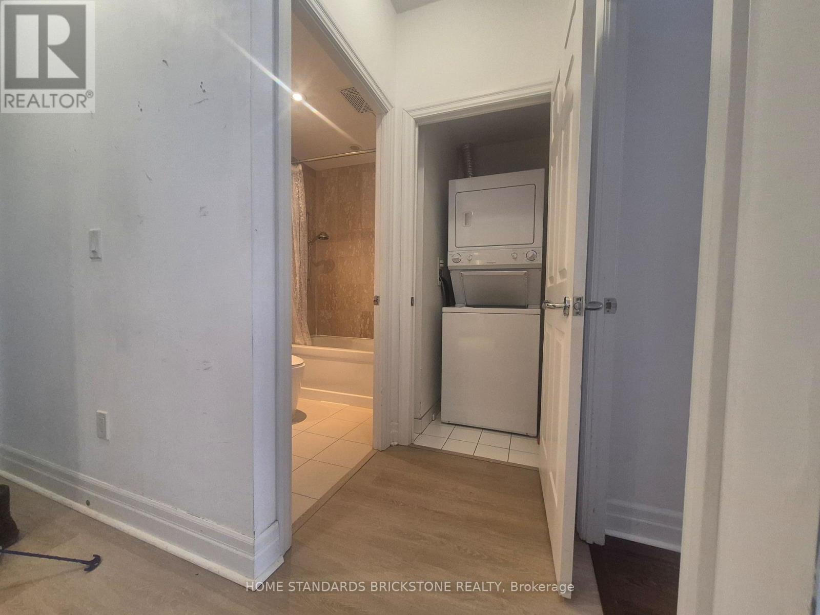 1703 - 35 Balmuto Street, Toronto, Ontario  M4Y 0A3 - Photo 9 - C12935708