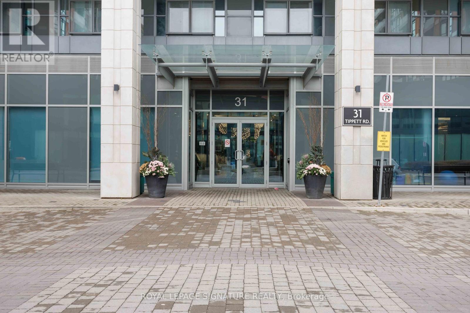 332 - 31 TIPPETT ROAD, Toronto, Ontario