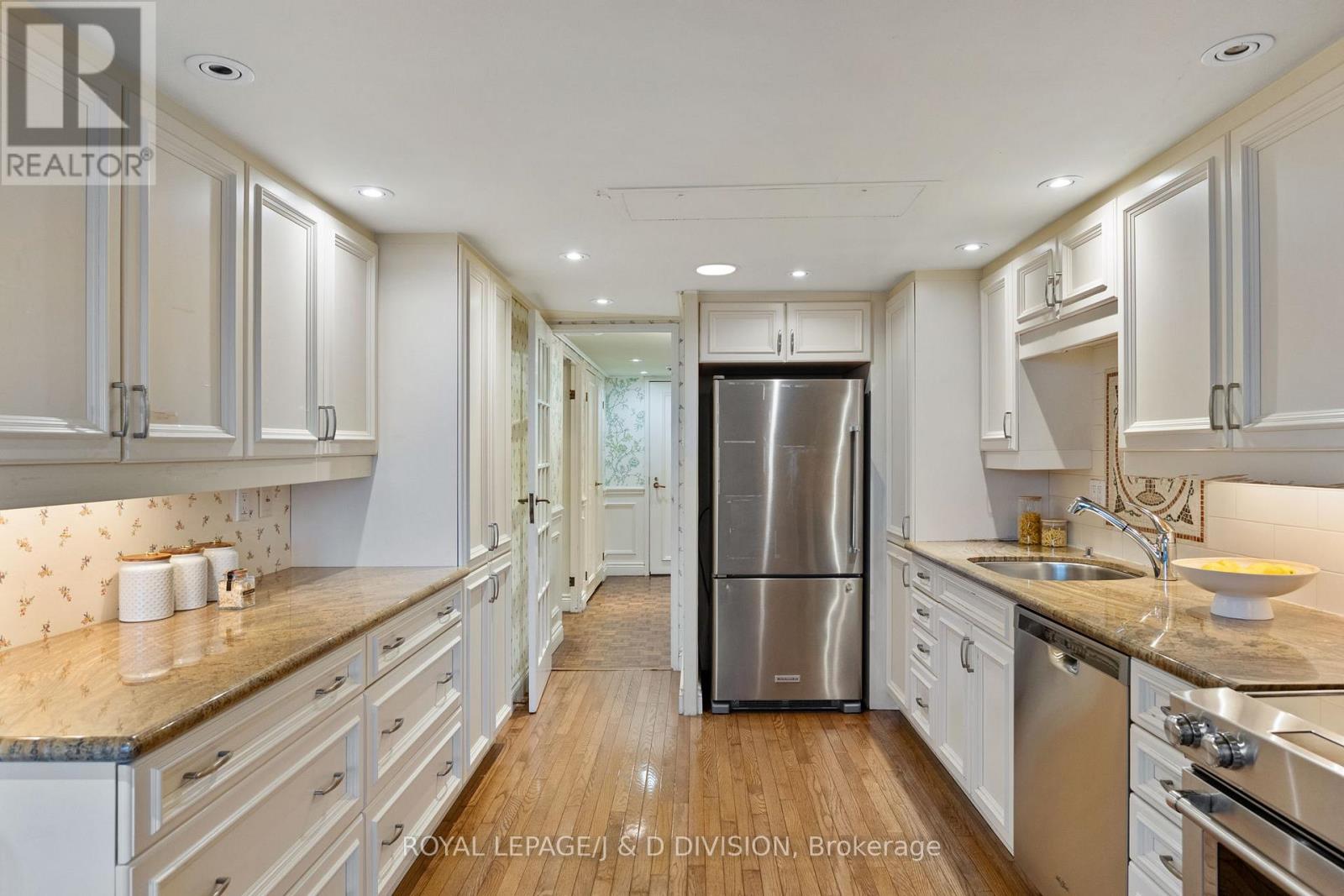 1405 - 63 St Clair Avenue W, Toronto, Ontario  M4V 2Y9 - Photo 10 - C12935742