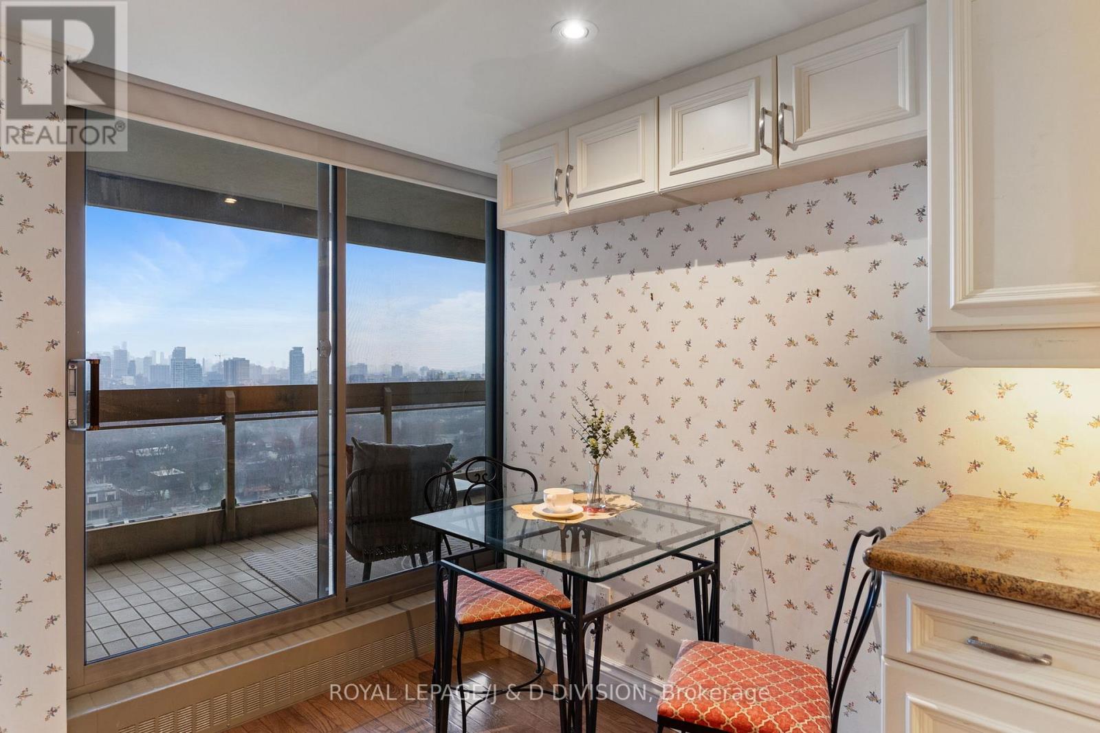 1405 - 63 St Clair Avenue W, Toronto, Ontario  M4V 2Y9 - Photo 11 - C12935742