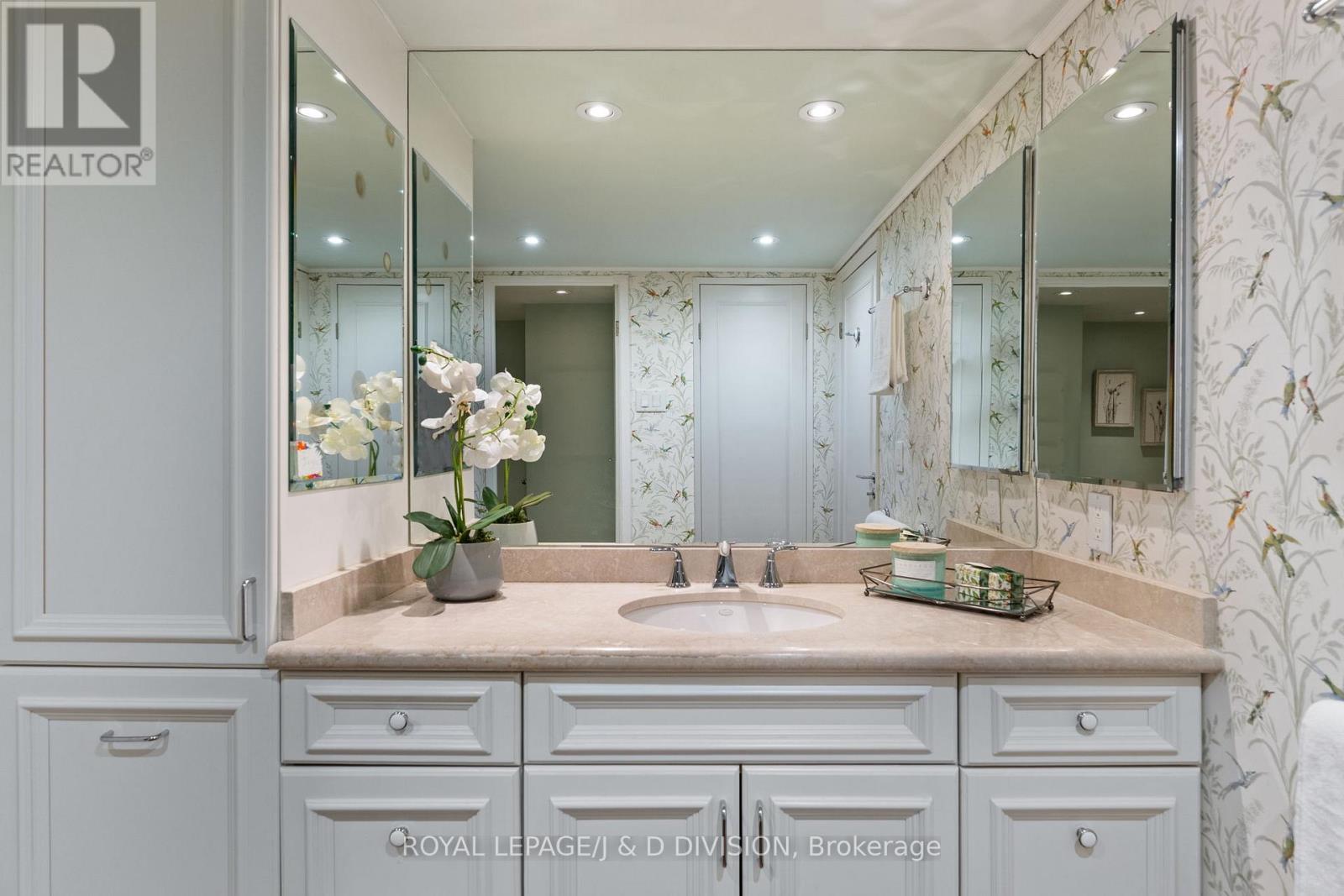 1405 - 63 St Clair Avenue W, Toronto, Ontario  M4V 2Y9 - Photo 17 - C12935742