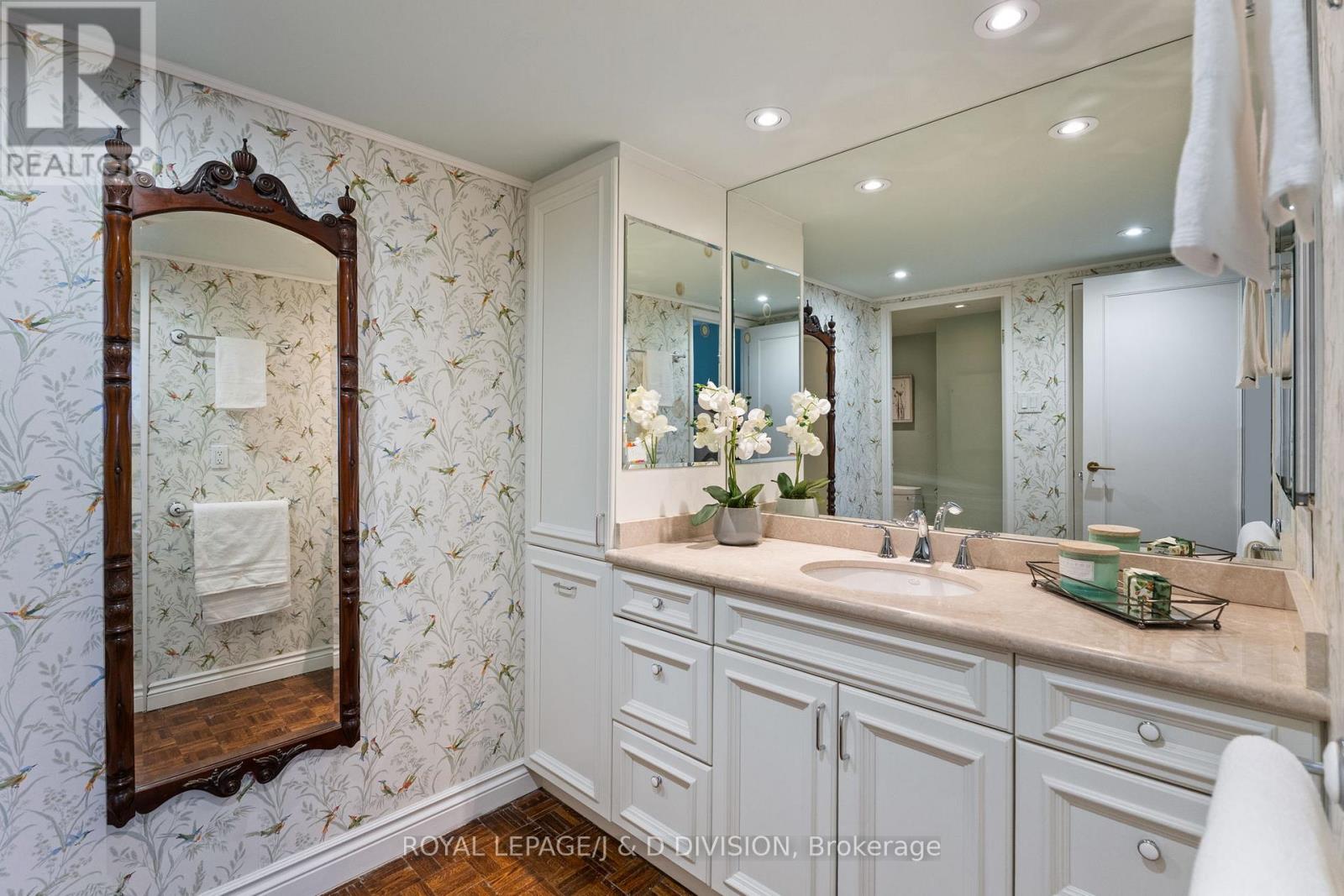 1405 - 63 St Clair Avenue W, Toronto, Ontario  M4V 2Y9 - Photo 18 - C12935742