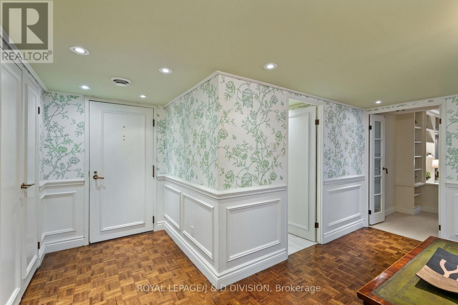 1405 - 63 St Clair Avenue W, Toronto, Ontario  M4V 2Y9 - Photo 2 - C12935742