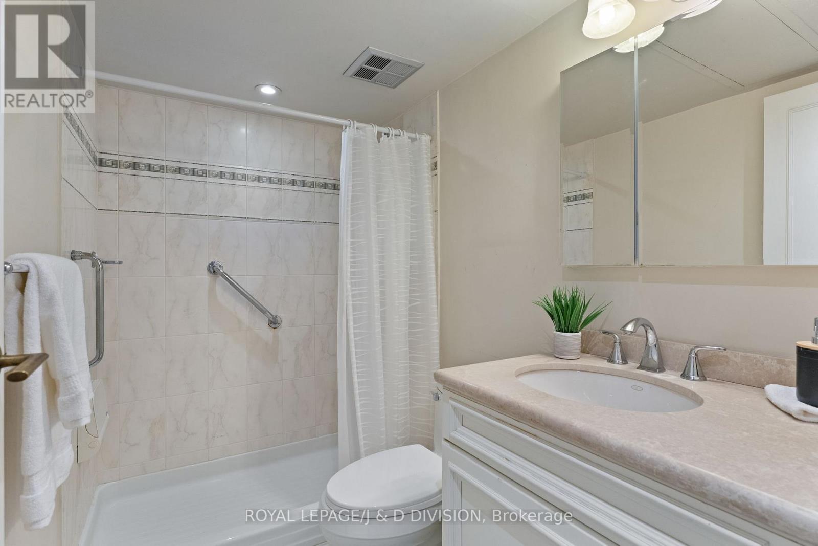 1405 - 63 St Clair Avenue W, Toronto, Ontario  M4V 2Y9 - Photo 23 - C12935742