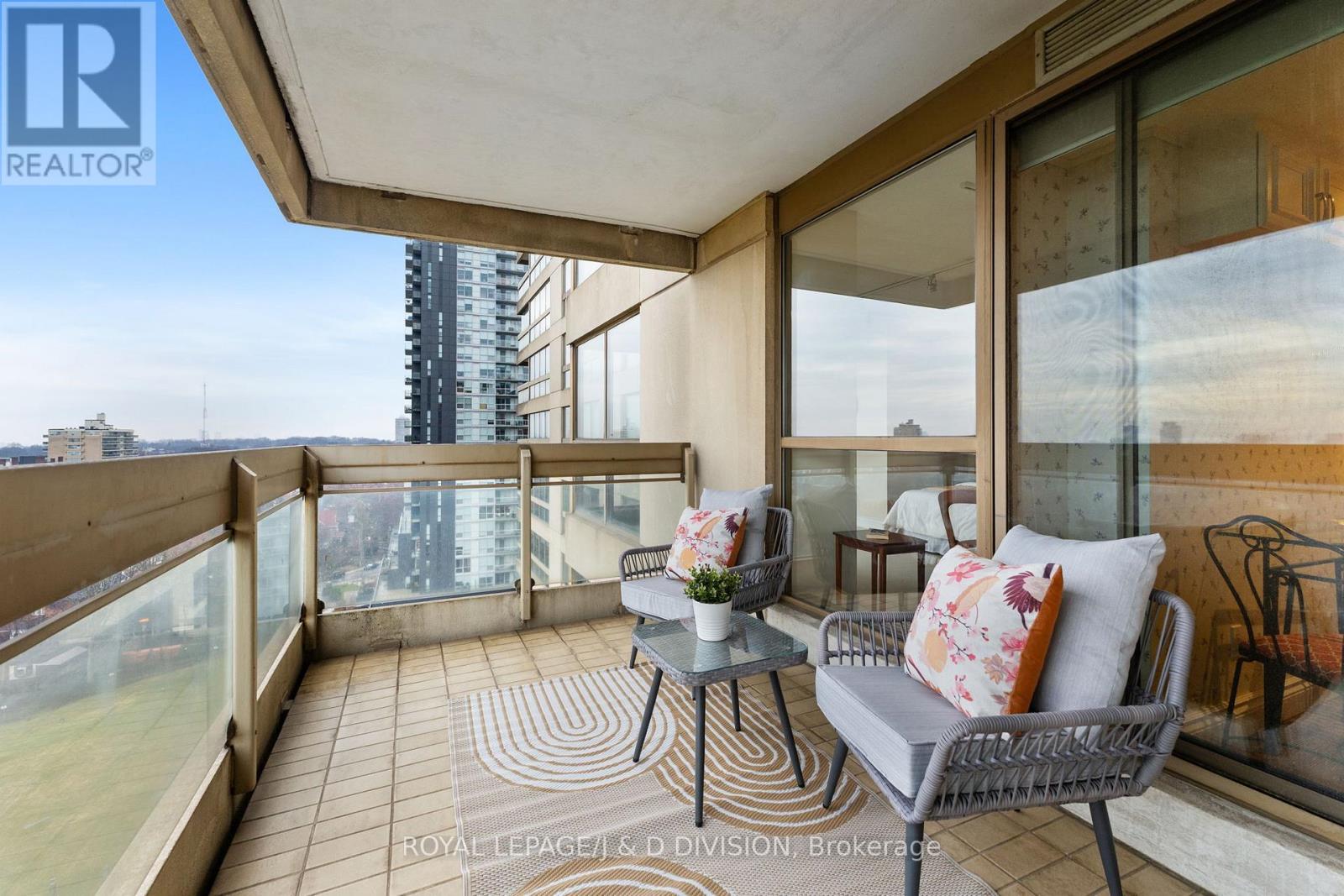 1405 - 63 St Clair Avenue W, Toronto, Ontario  M4V 2Y9 - Photo 28 - C12935742