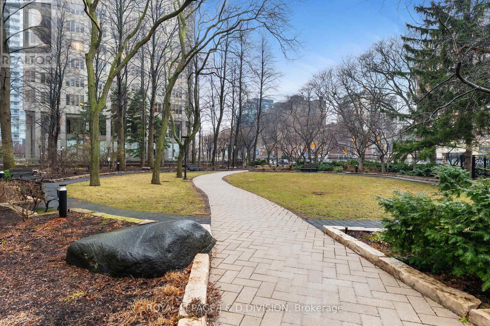 1405 - 63 St Clair Avenue W, Toronto, Ontario  M4V 2Y9 - Photo 33 - C12935742