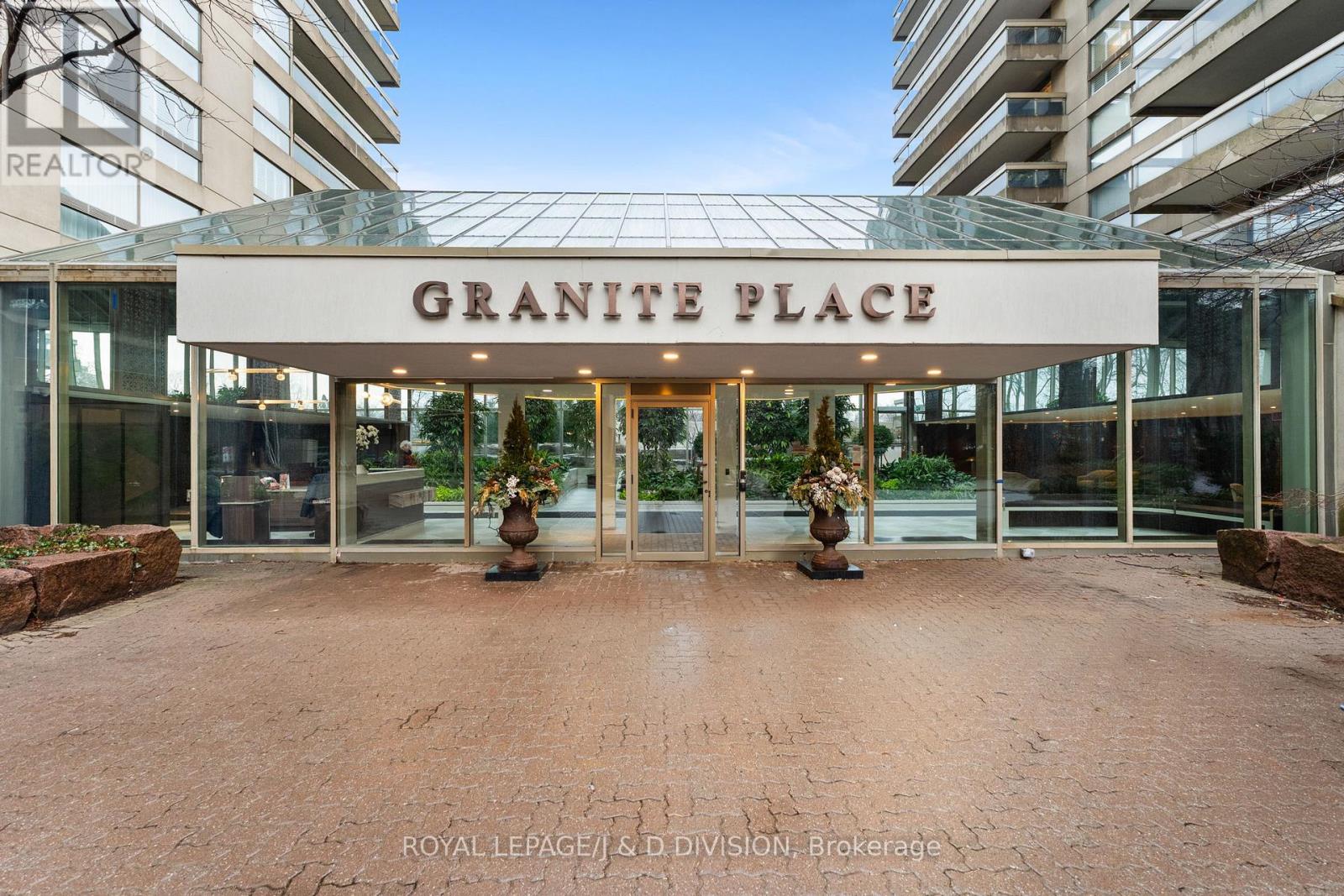 1405 - 63 St Clair Avenue W, Toronto, Ontario  M4V 2Y9 - Photo 41 - C12935742