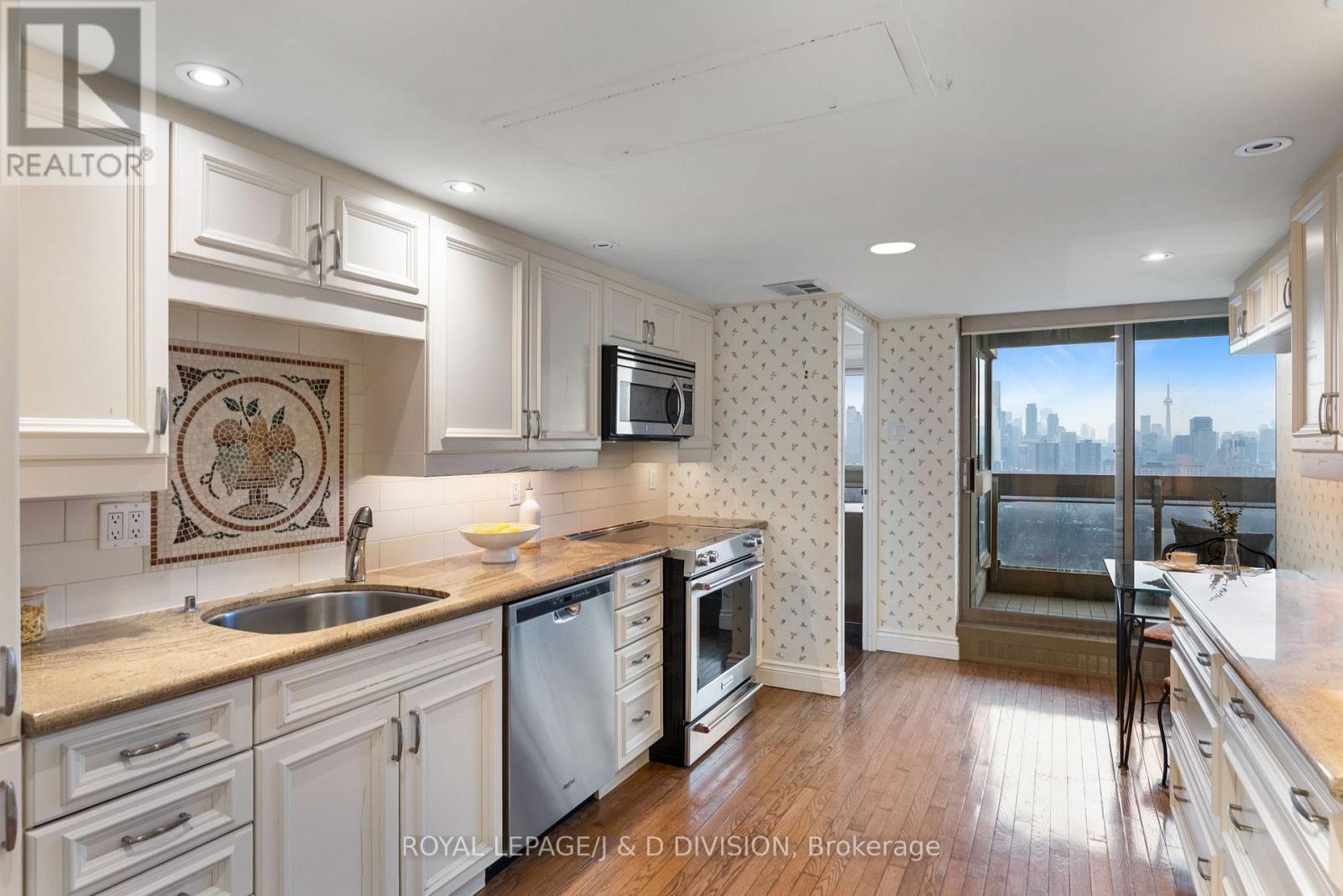 1405 - 63 St Clair Avenue W, Toronto, Ontario  M4V 2Y9 - Photo 9 - C12935742