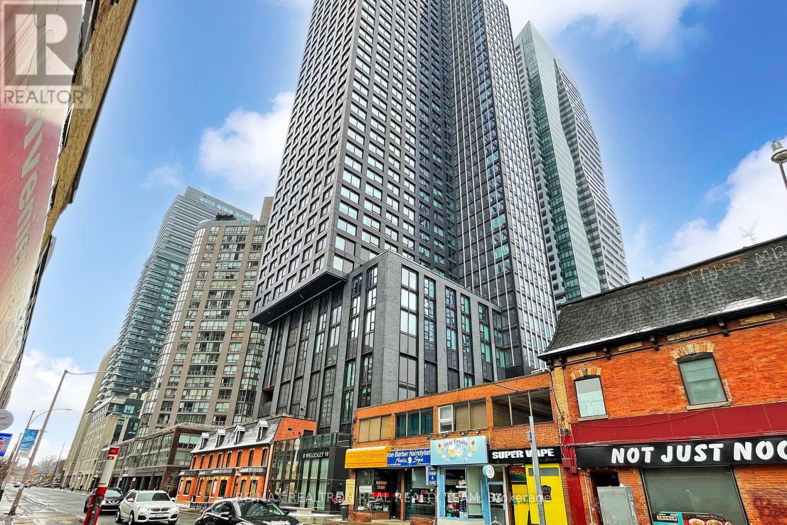 4507 - 8 Wellesley Street W, Toronto, Ontario  M4Y 0J5 - Photo 2 - C12935748