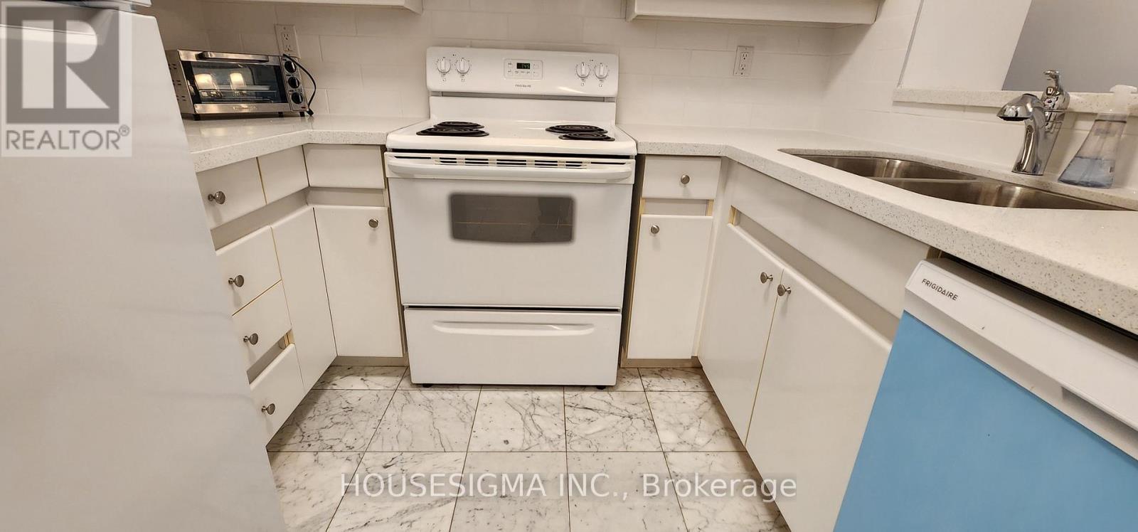 703 - 942 Yonge Street, Toronto, Ontario  M4W 3S8 - Photo 8 - C12935854