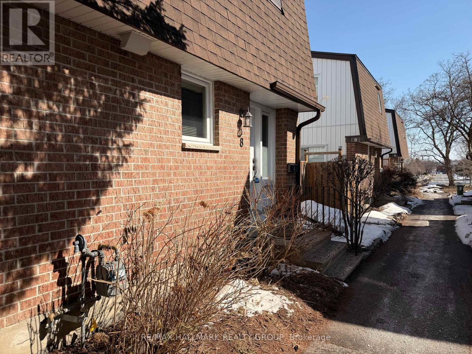 8 - 837 Eastvale Drive, Ottawa, Ontario  K1J 7T5 - Photo 2 - X12935698