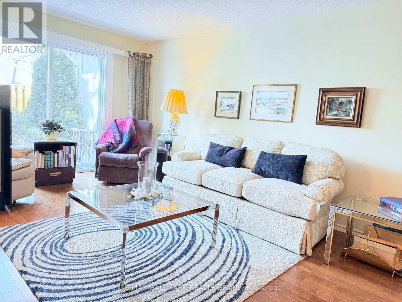 8 - 837 Eastvale Drive, Ottawa, Ontario  K1J 7T5 - Photo 5 - X12935698