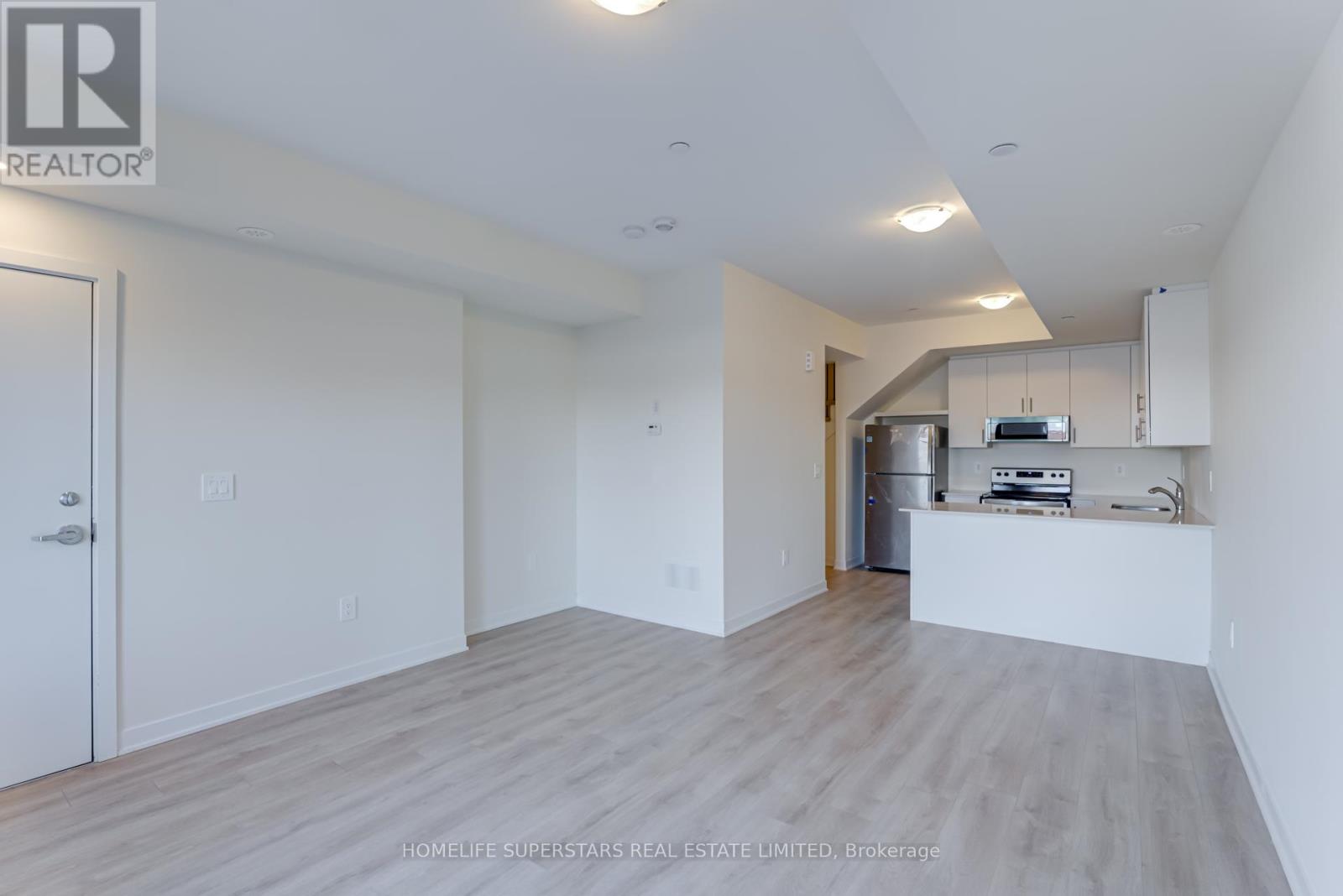 313 - 1695 Dersan Street, Pickering, Ontario  L1V 2P8 - Photo 4 - E12935826