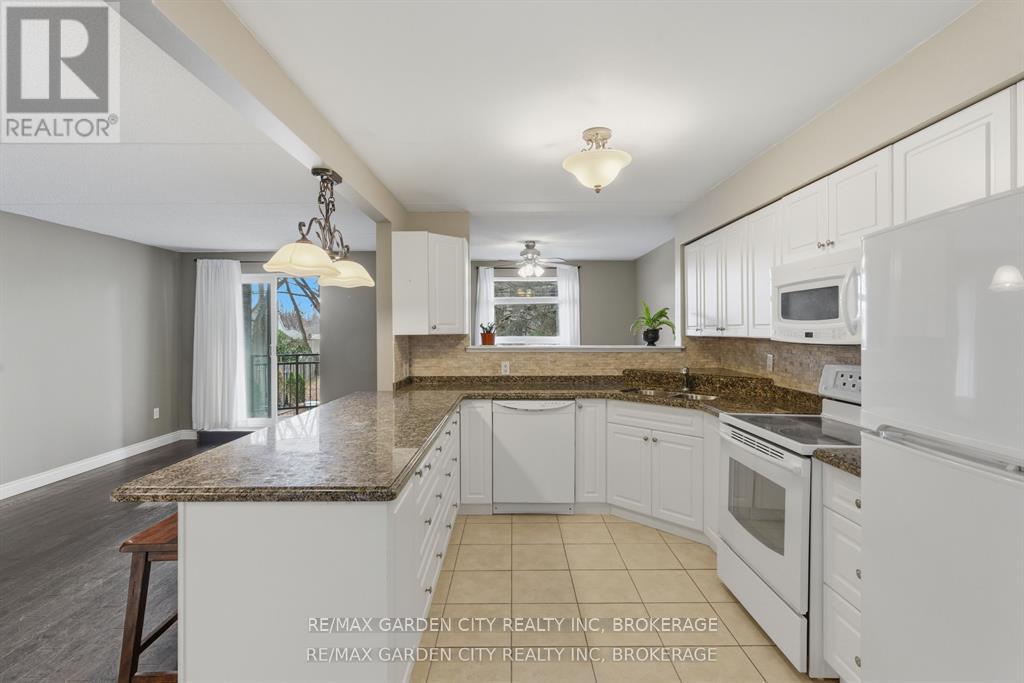 230 - 4658 Drummond Road, Niagara Falls, Ontario  L2E 7E1 - Photo 2 - X12935844