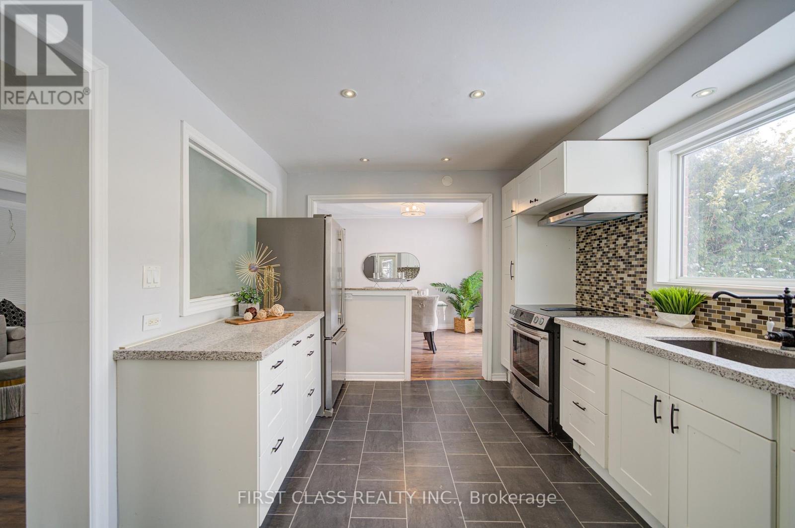 126 Sherwood Forest Drive, Markham, Ontario  L3P 1R1 - Photo 10 - N12935736