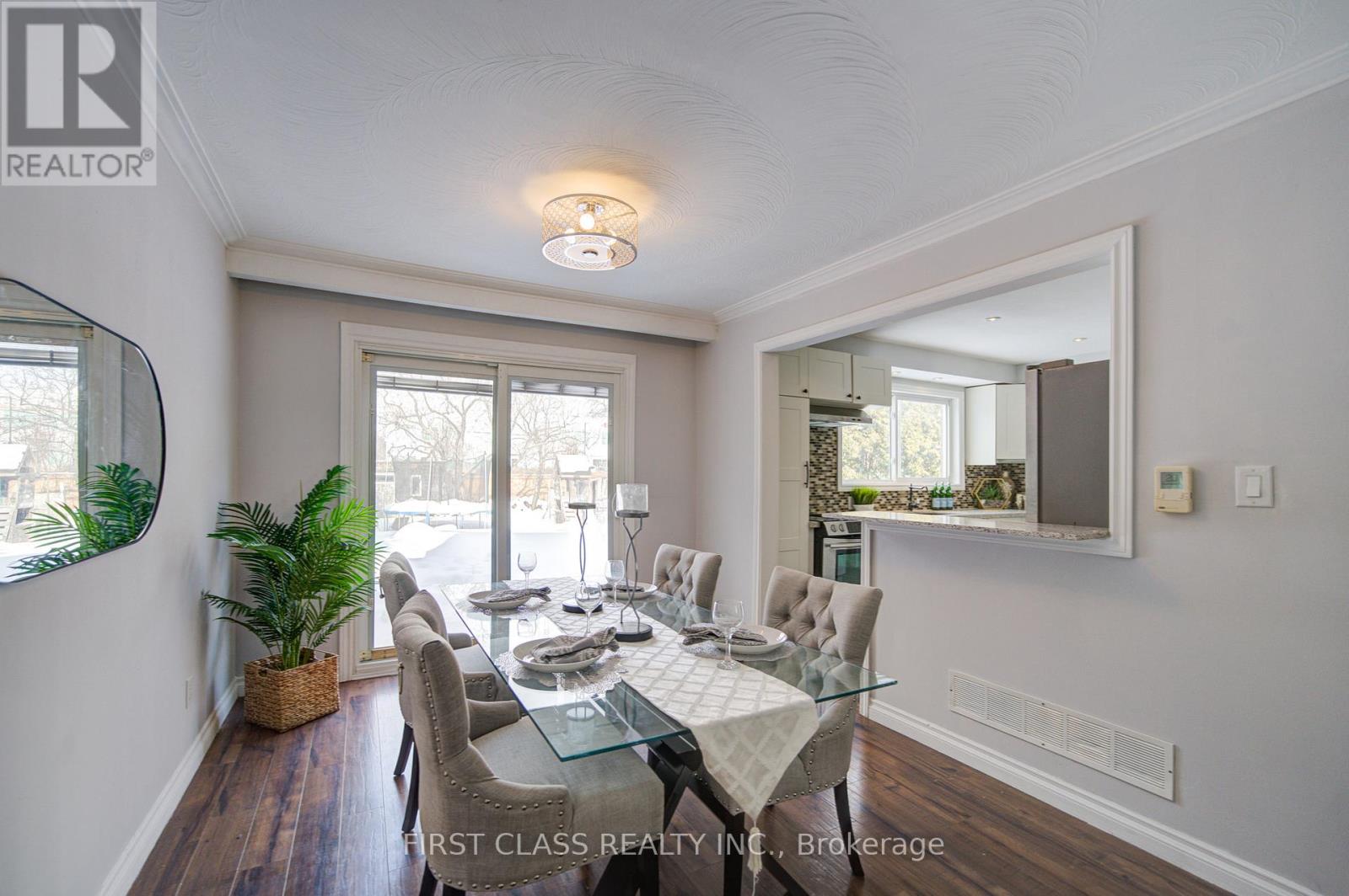 126 Sherwood Forest Drive, Markham, Ontario  L3P 1R1 - Photo 6 - N12935736