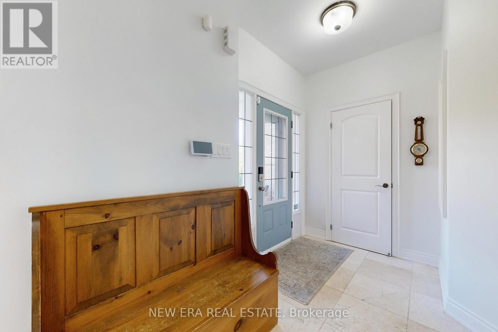 1031 Lake Drive N, Georgina, Ontario  L4P 3E9 - Photo 15 - N12935746