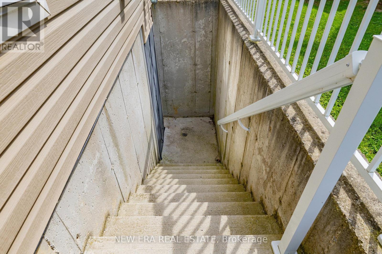 1031 Lake Drive N, Georgina, Ontario  L4P 3E9 - Photo 39 - N12935746