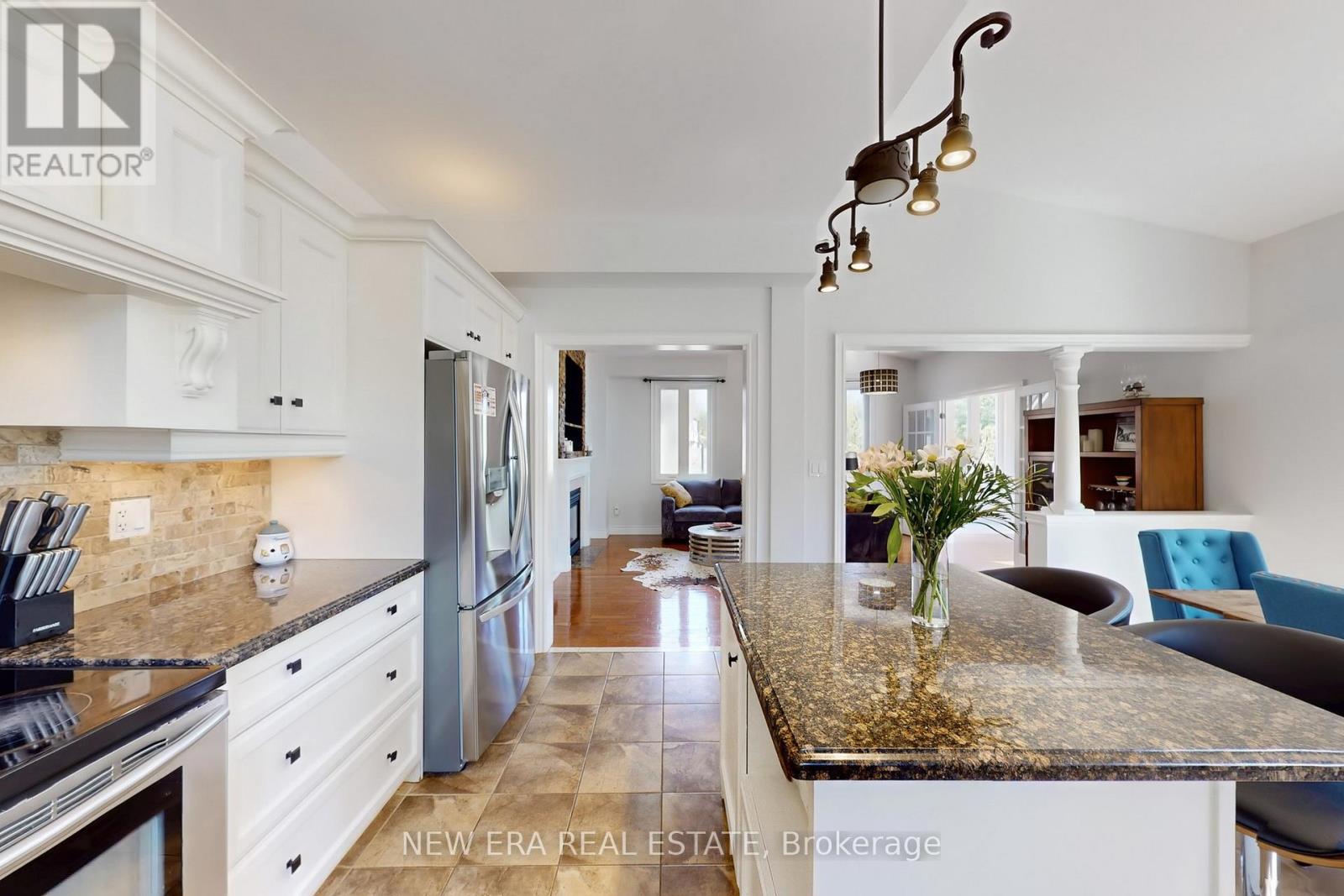 1031 Lake Drive N, Georgina, Ontario  L4P 3E9 - Photo 8 - N12935746