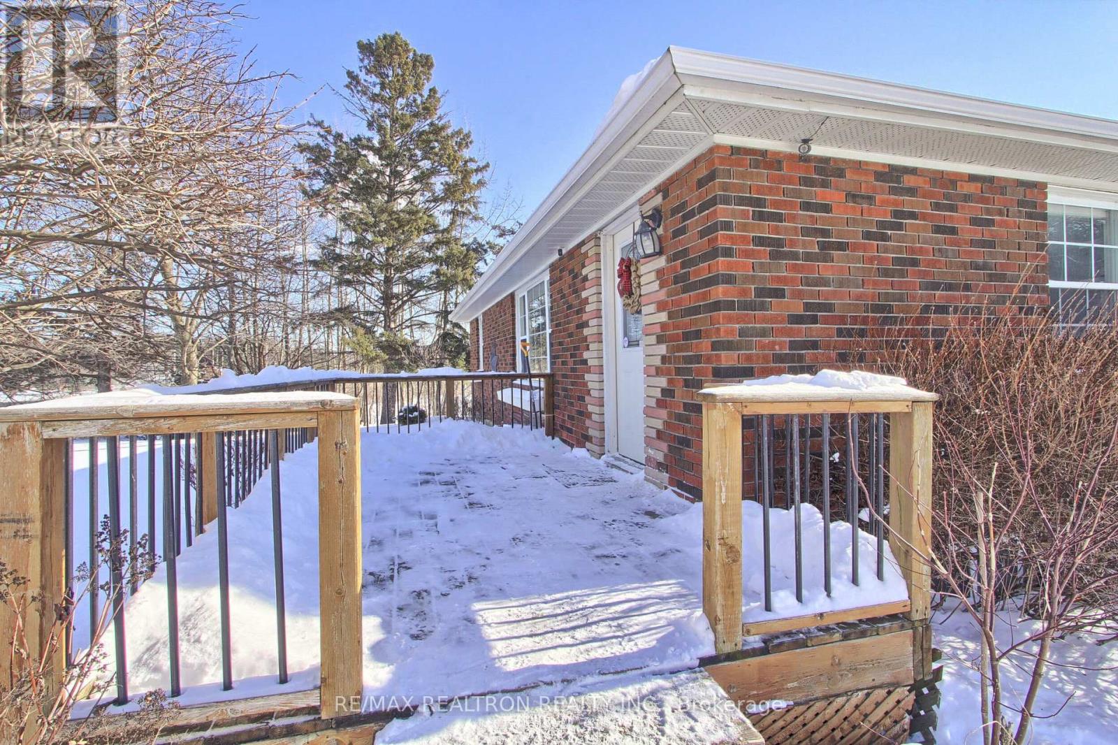 4881 Mount Albert Road, East Gwillimbury, Ontario  L0G 1M0 - Photo 9 - N12935796