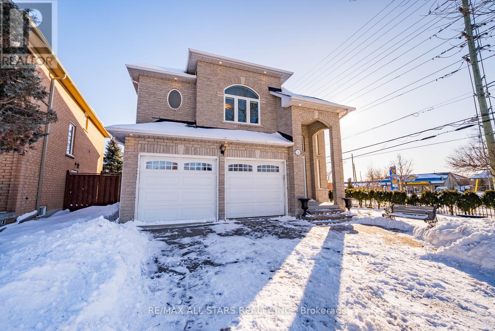 2241 Old Rutherford Road, Vaughan, Ontario  L6A 1Z7 - Photo 2 - N12935858