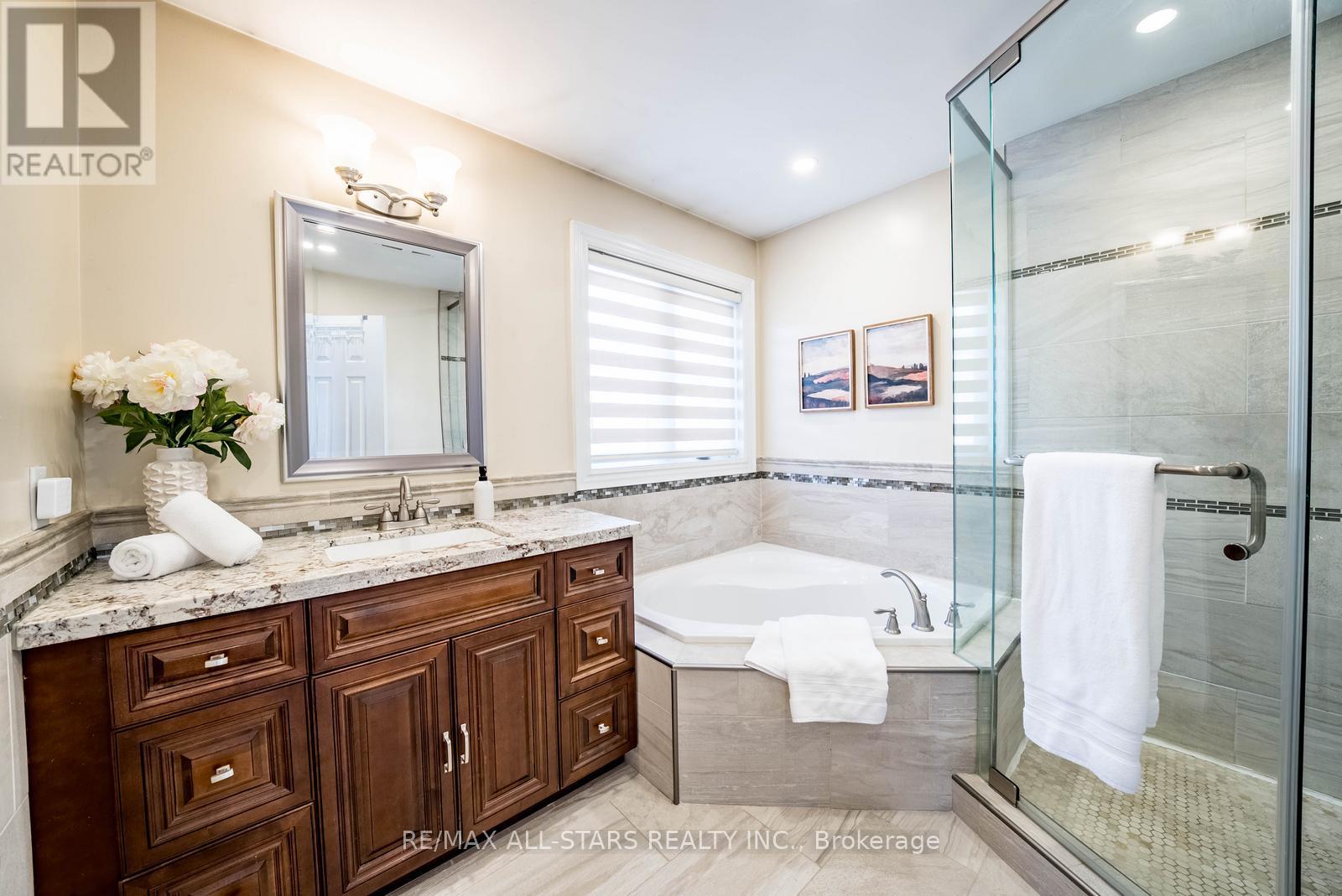 2241 Old Rutherford Road, Vaughan, Ontario  L6A 1Z7 - Photo 31 - N12935858