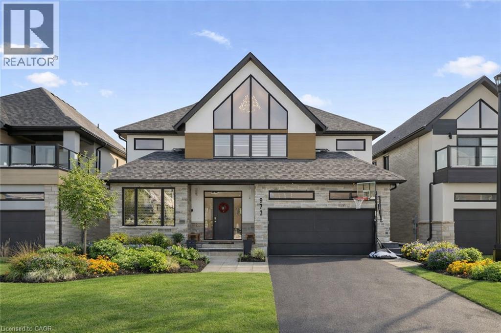 972 STONECLIFFE Walk Unit# 18, Kitchener, Ontario