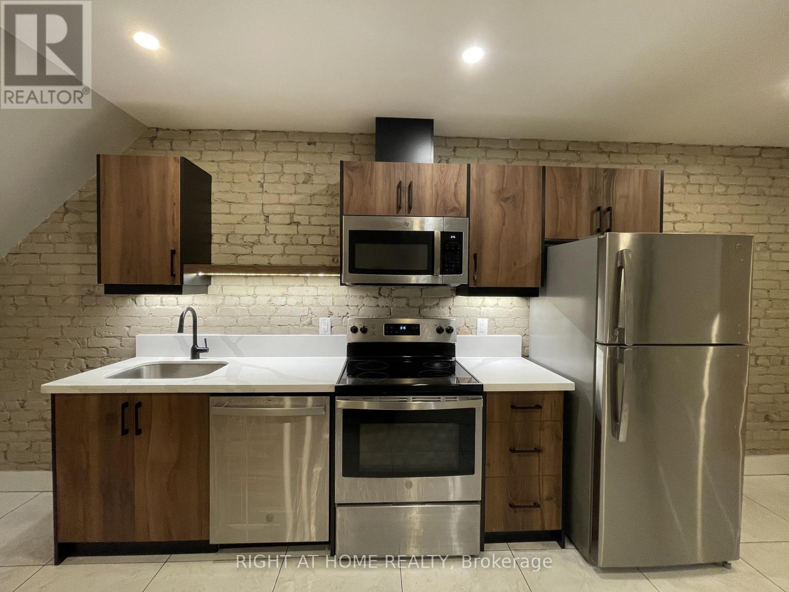 1 - 363 PARKSIDE DRIVE, Toronto, Ontario