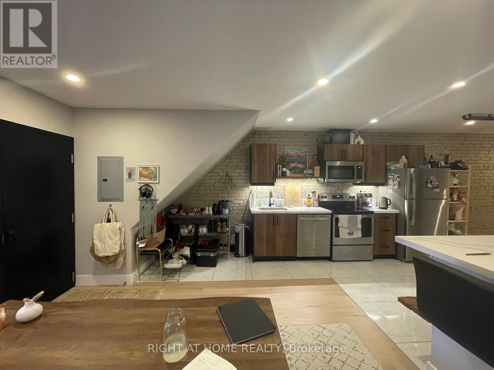 1 - 363 Parkside Drive, Toronto, Ontario  M6R 2Z5 - Photo 12 - W12935766