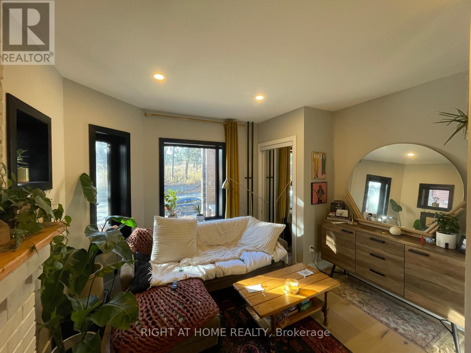 1 - 363 Parkside Drive, Toronto, Ontario  M6R 2Z5 - Photo 6 - W12935766