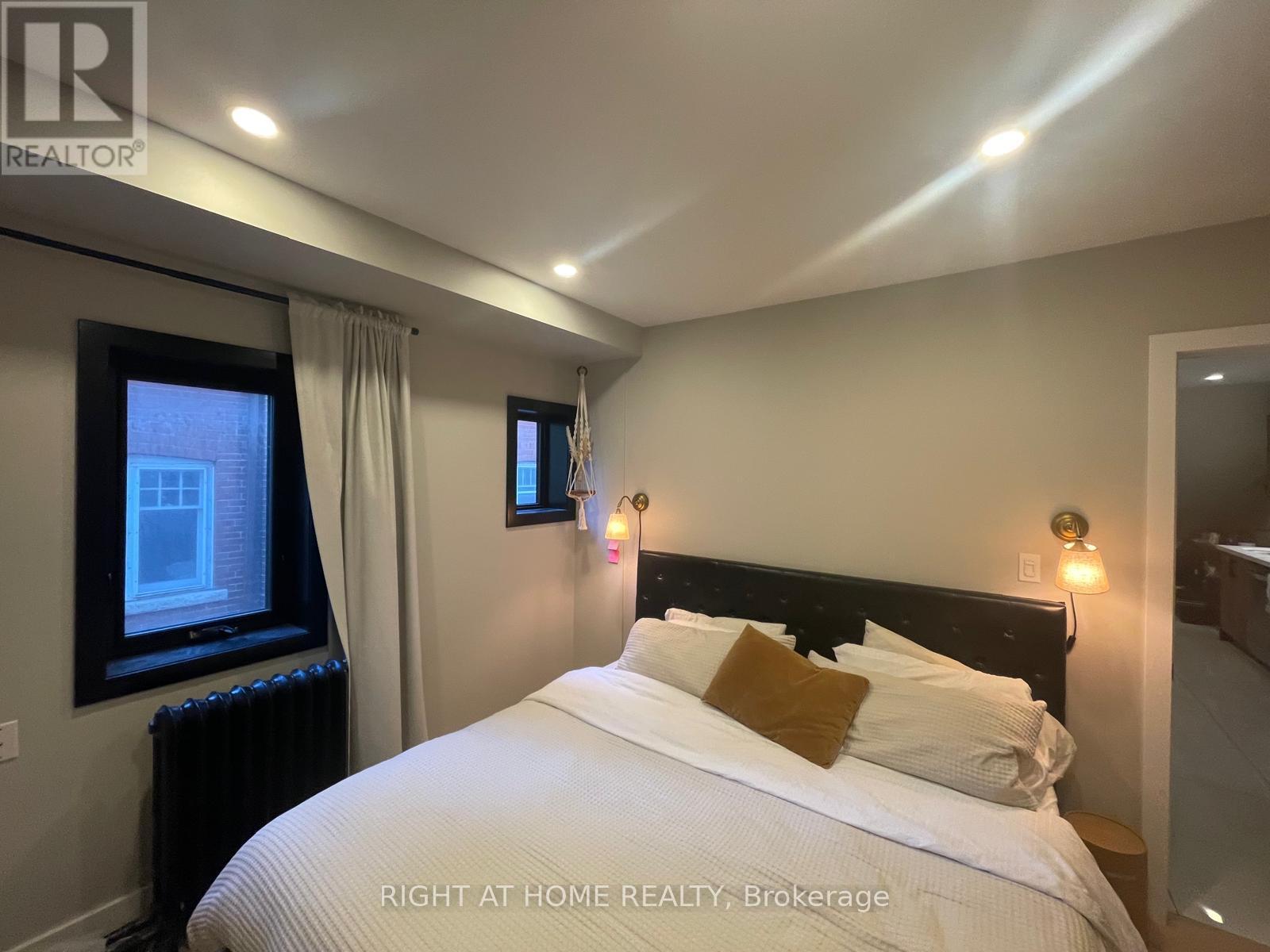 1 - 363 Parkside Drive, Toronto, Ontario  M6R 2Z5 - Photo 8 - W12935766