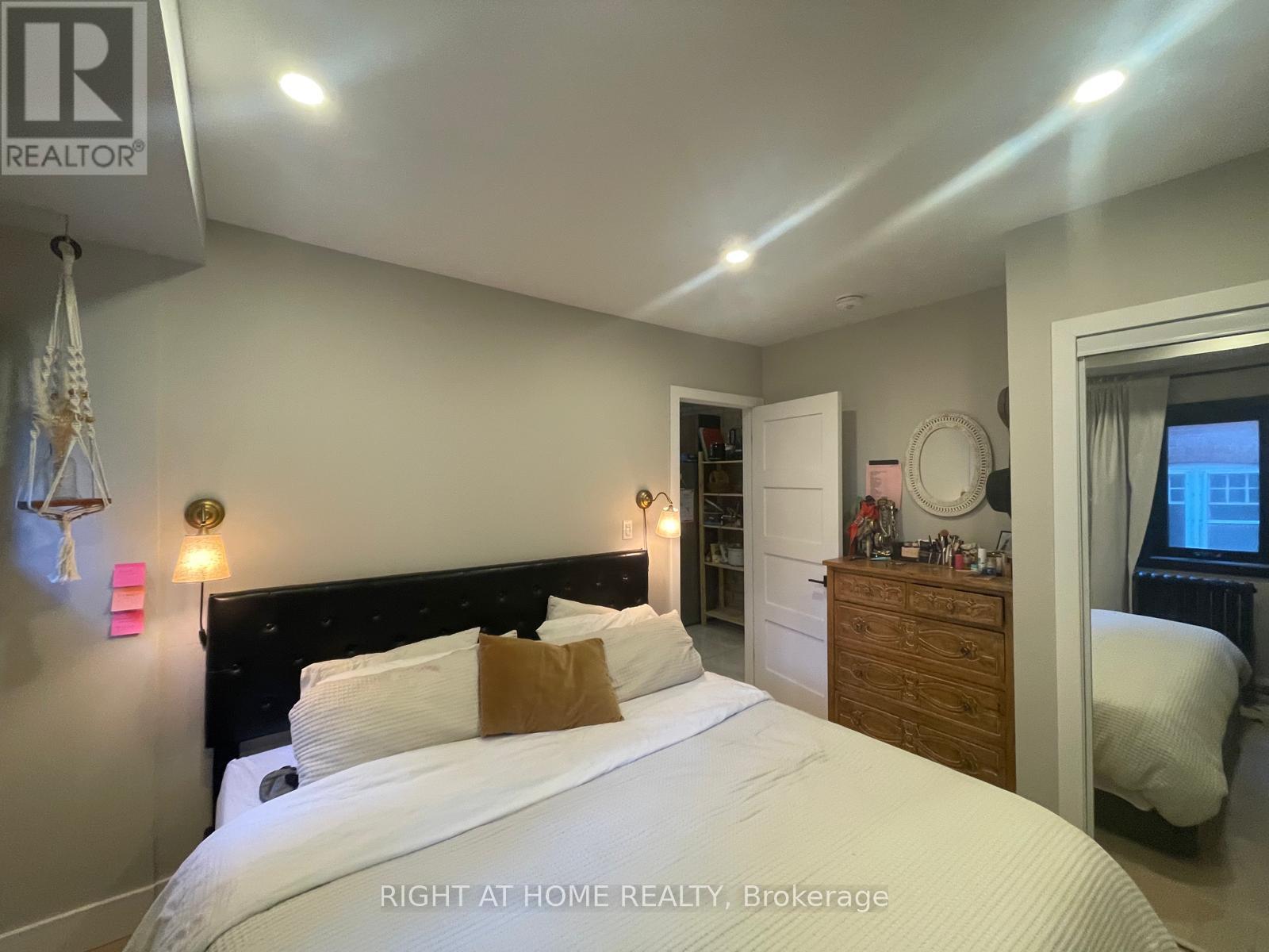 1 - 363 Parkside Drive, Toronto, Ontario  M6R 2Z5 - Photo 9 - W12935766