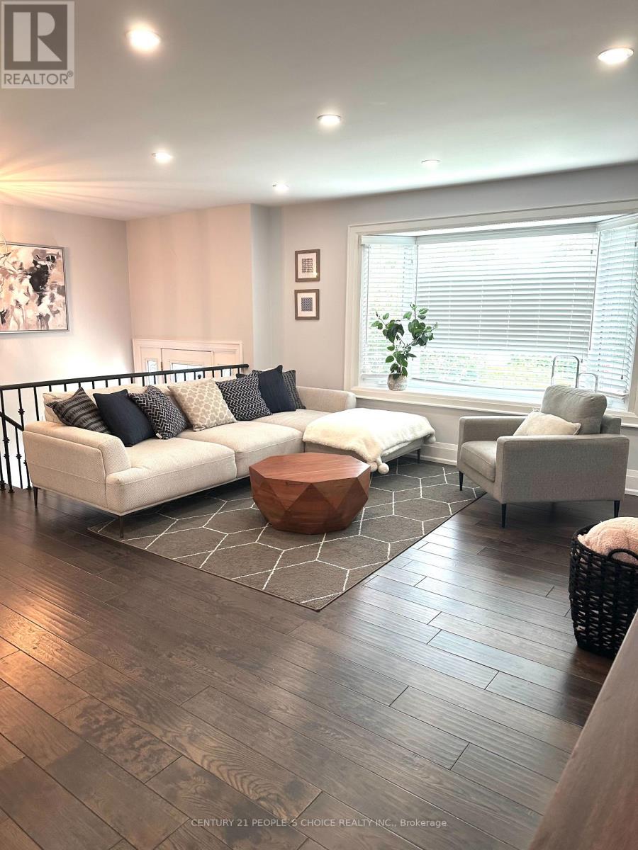 6062 Paddle Road, Mississauga, Ontario  L5N 1X7 - Photo 2 - W12935790