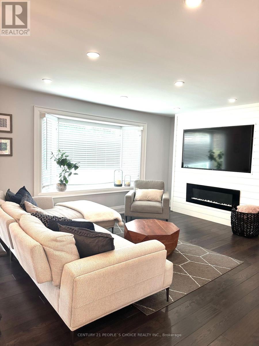 6062 Paddle Road, Mississauga, Ontario  L5N 1X7 - Photo 3 - W12935790