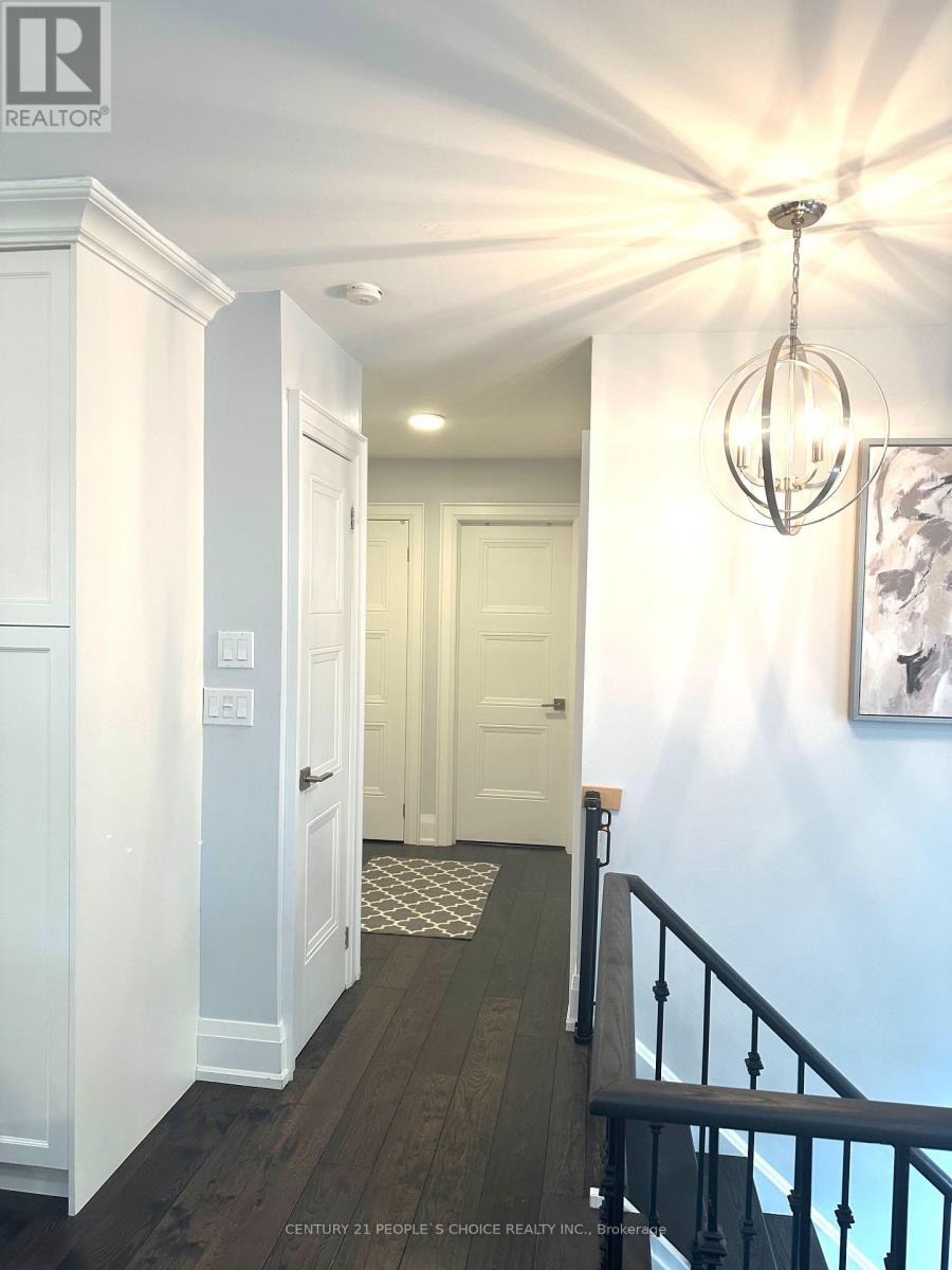 6062 Paddle Road, Mississauga, Ontario  L5N 1X7 - Photo 8 - W12935790