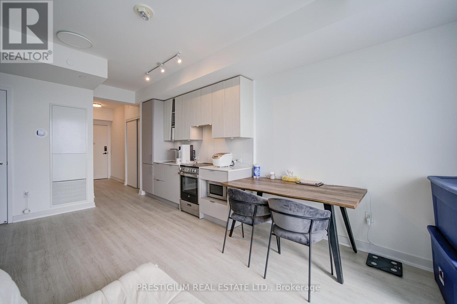 1808 - 3883 Quartz Road, Mississauga, Ontario  L5B 0M4 - Photo 4 - W12935802