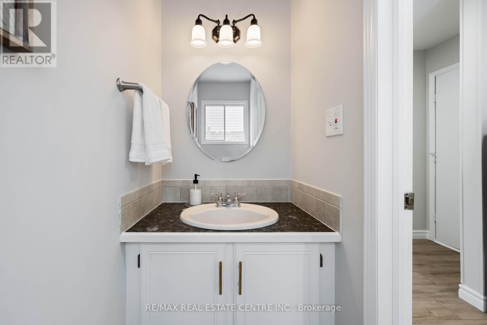 8 Passmore Avenue, Orangeville, Ontario  L9W 4E2 - Photo 16 - W12935918