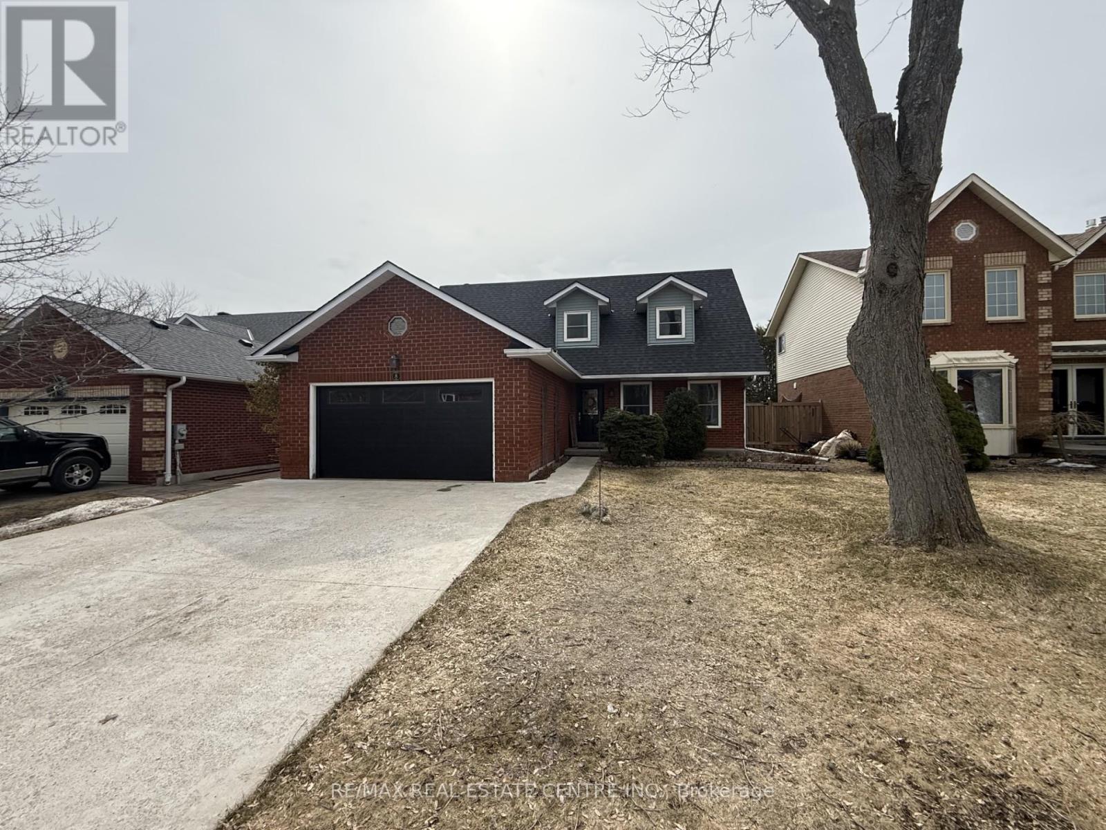 8 Passmore Avenue, Orangeville, Ontario  L9W 4E2 - Photo 2 - W12935918