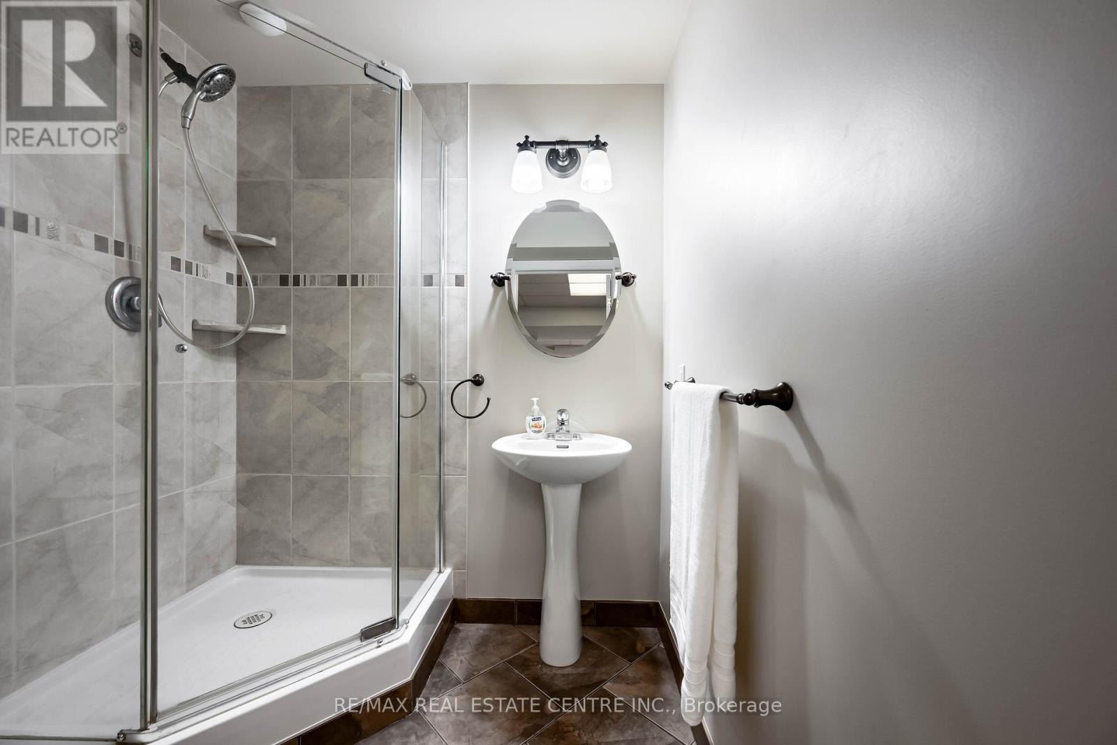 8 Passmore Avenue, Orangeville, Ontario  L9W 4E2 - Photo 35 - W12935918