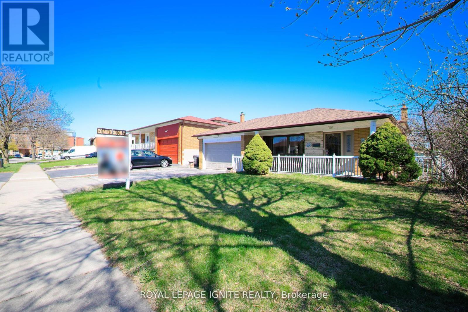 3350 Lehigh Crescent W, Mississauga, Ontario  L4T 1W8 - Photo 3 - W12935942