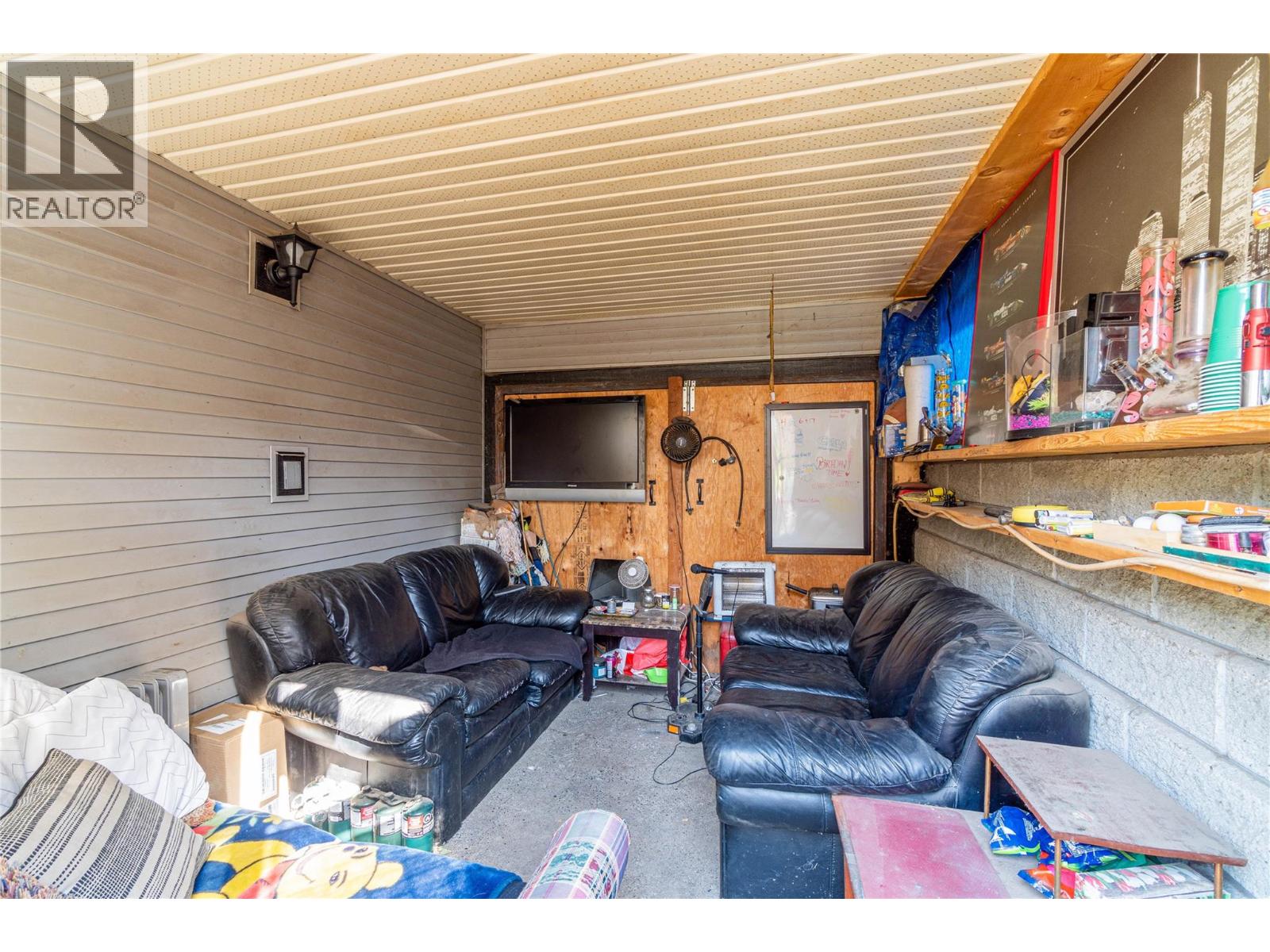 2215 Barbara Avenue, Kamloops, British Columbia  V2B 4J4 - Photo 45 - 10361839