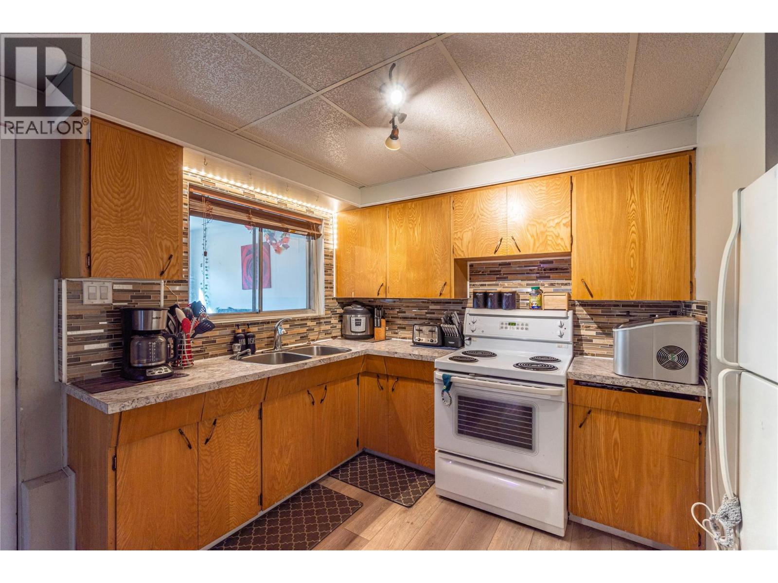 2215 Barbara Avenue, Kamloops, British Columbia  V2B 4J4 - Photo 16 - 10361839