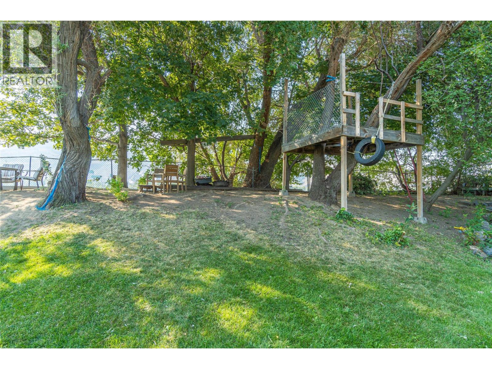 2215 Barbara Avenue, Kamloops, British Columbia  V2B 4J4 - Photo 3 - 10361839