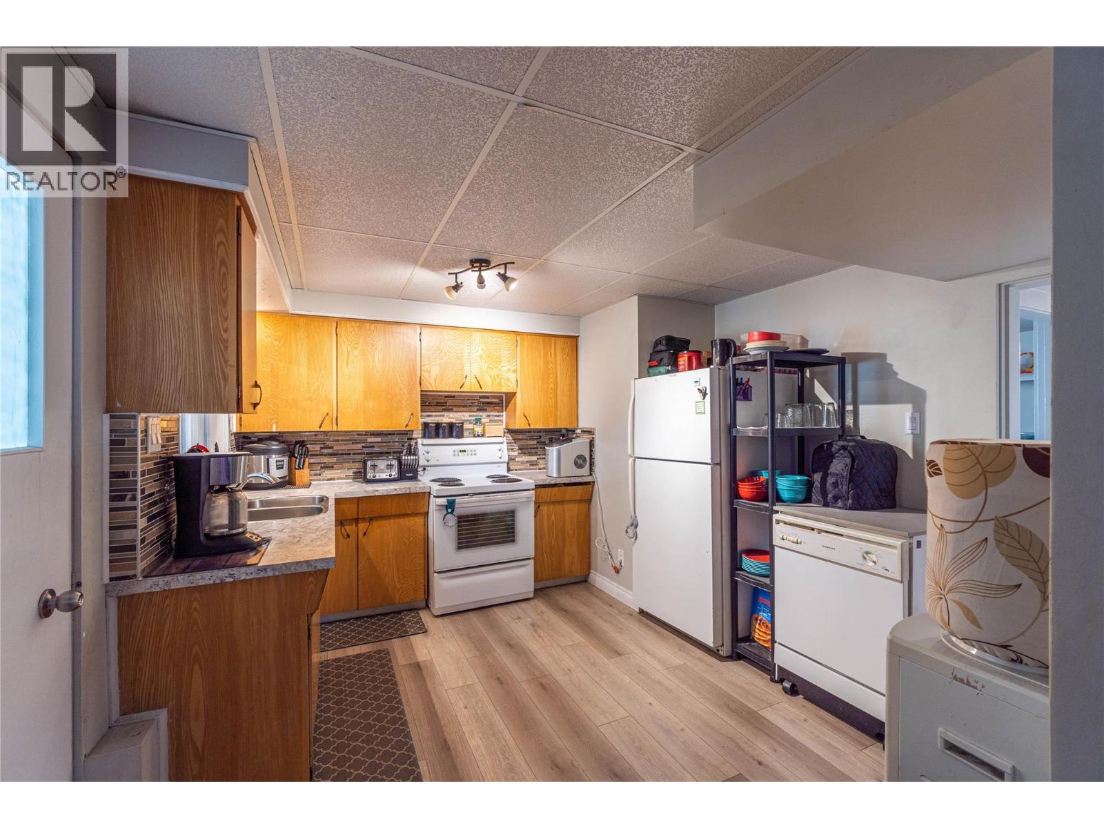 2215 Barbara Avenue, Kamloops, British Columbia  V2B 4J4 - Photo 9 - 10361839